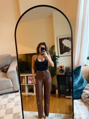 Aritzia High-Rise Faux Leather Straight Leg Pants - Brown - size 4
